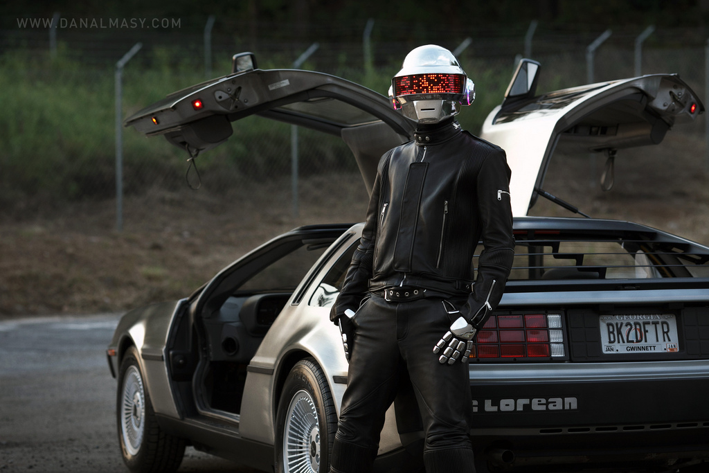 1024x683, 280 Kb / делориан, пилот, daft punk, шлем