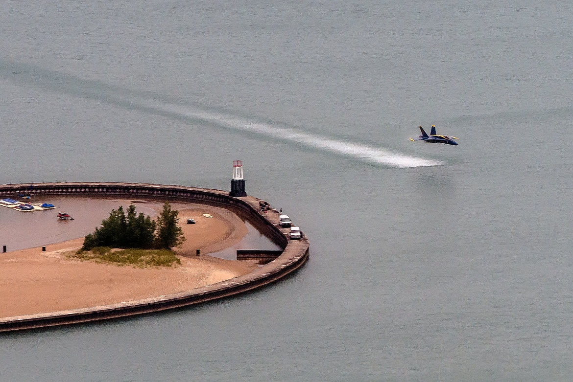 1170x781, 190 Kb / самолет, бреющий полет, маяк, истребитель