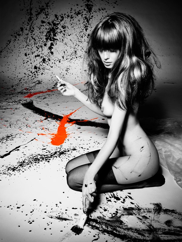 600x800, 135 Kb / ч/б, чулки, пол, краски, кисти, брызги