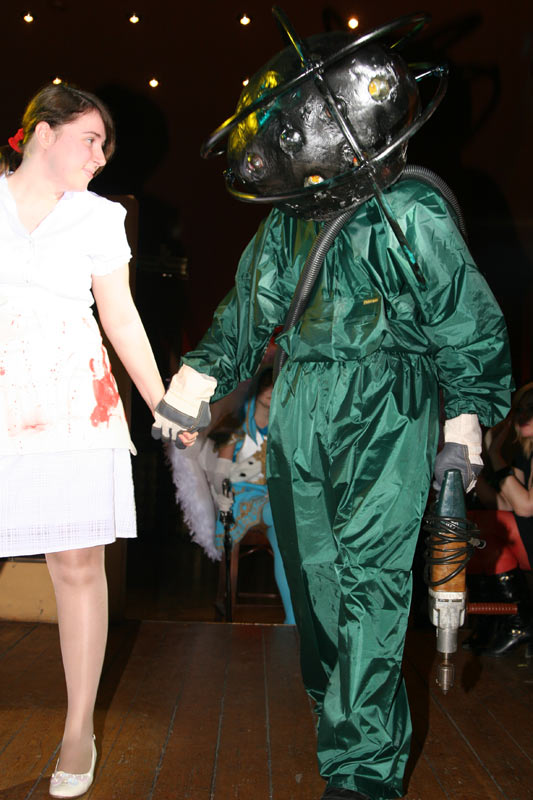 533x800, 81 Kb / костюм, шлем, bioshock, маскарад, перфоратор