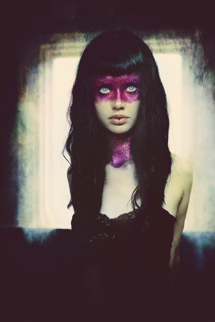 707x1060, 87 Kb / девушка, брюнетка, челка, пирсинг, космос, детка, страшная, бля