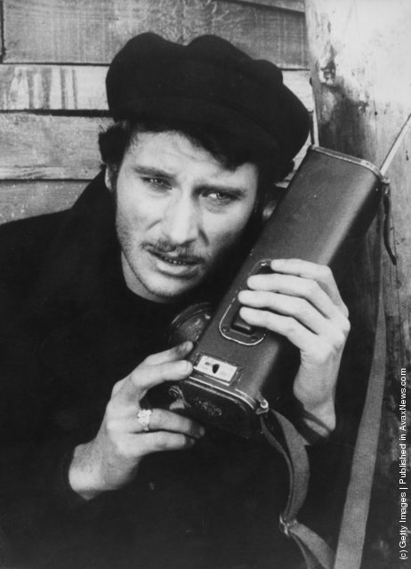 462x639, 42 Kb / парень, рация, телефон, джонни, холидей