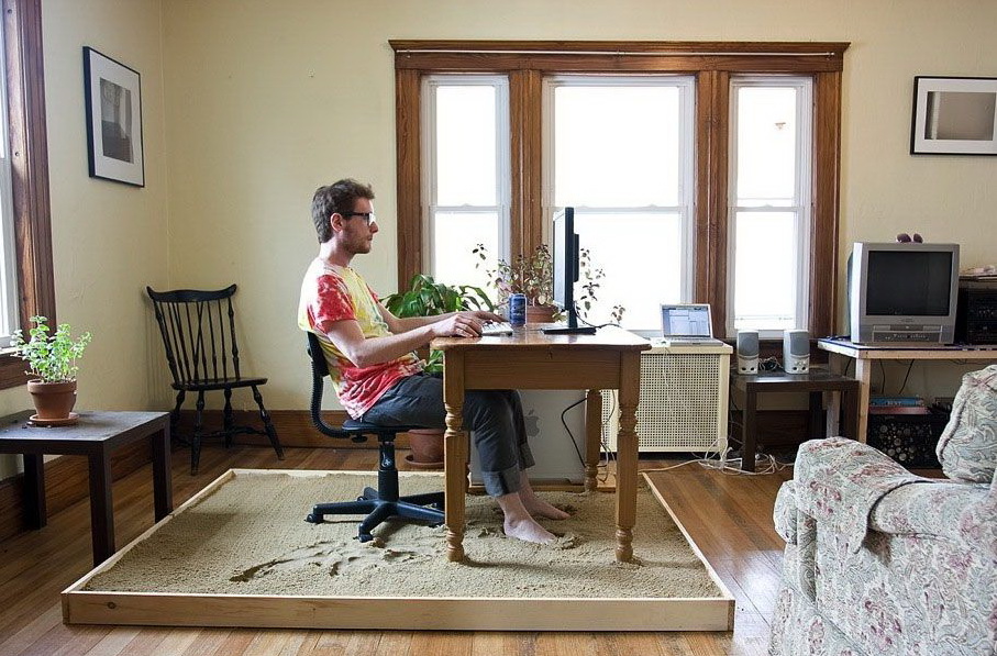 907x597, 224 Kb / песок, компьютер, работа, комфорт