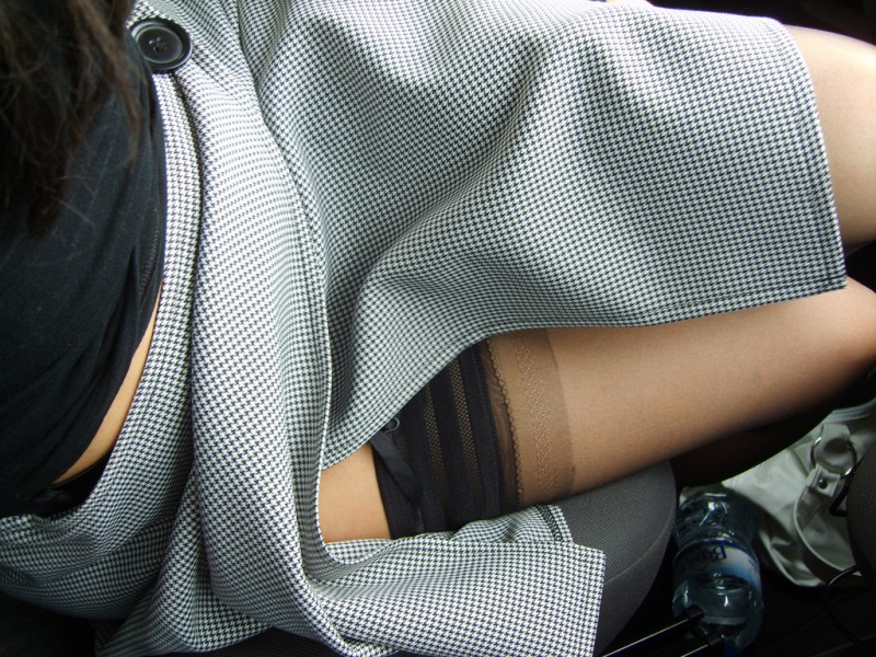 800x600, 200 Kb / девушка, чулки, юбка