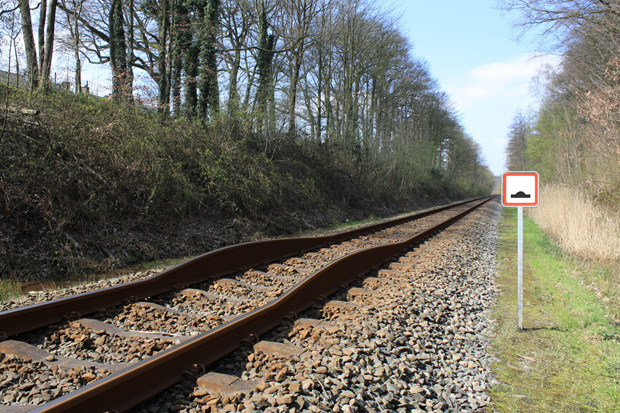 620x413, 188 Kb / рельсы, железная дорога, знак