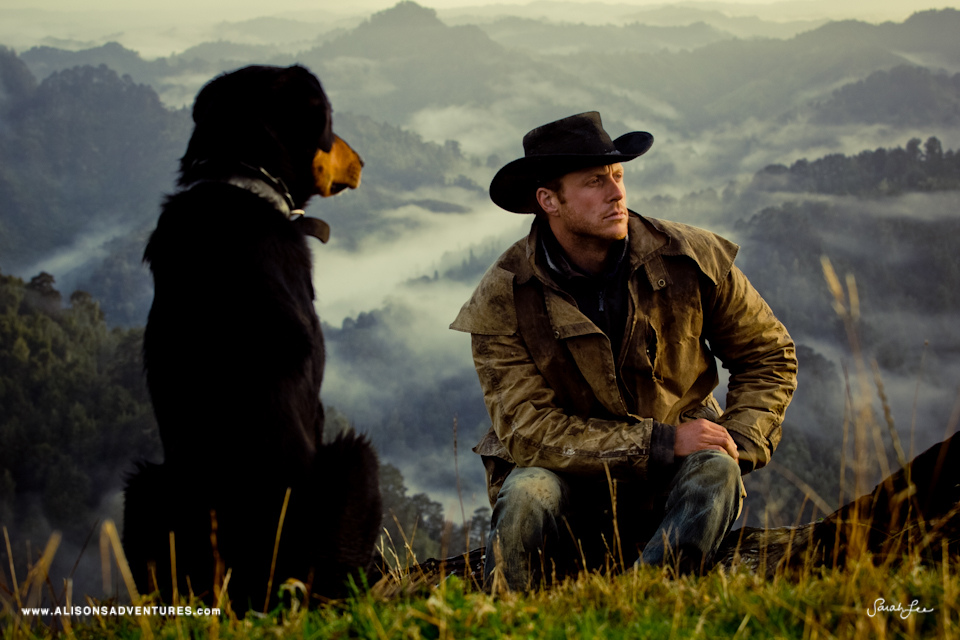 960x640, 240 Kb / Утро, осень, горы, мужик, пёс