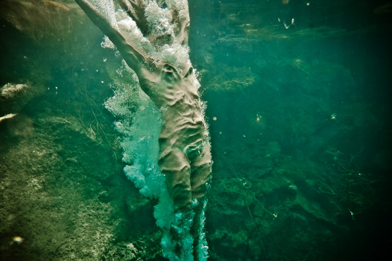 800x533, 103 Kb / девушка, прыжок, под водой