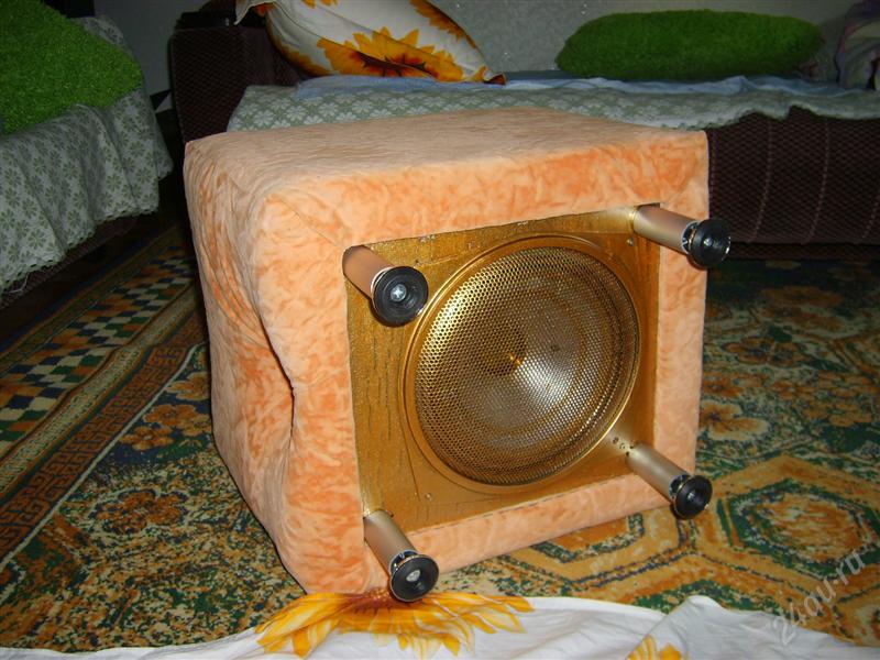 800x600, 86 Kb / пуфик, сабвуфер