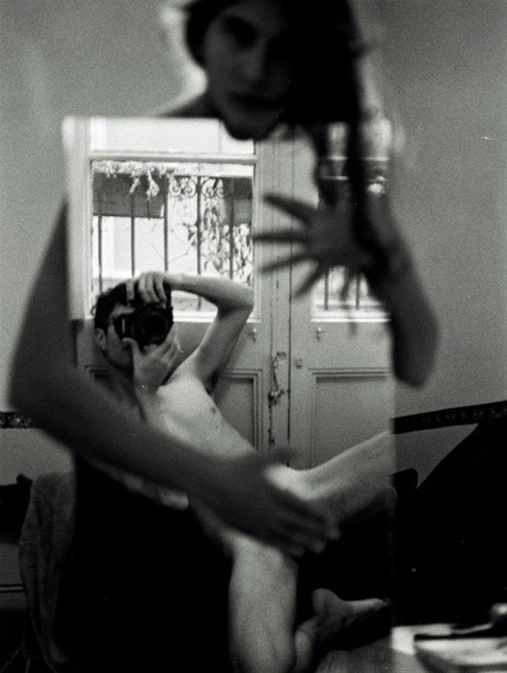 1000x1328, 119 Kb / зеркало,отражение,фото,ч/б