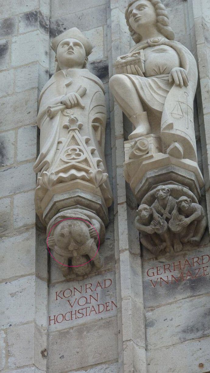 690x1225, 130 Kb / церковь,католики,жопа