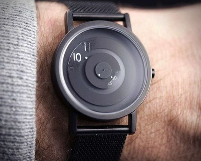 700x560, 51 Kb / часы, рука