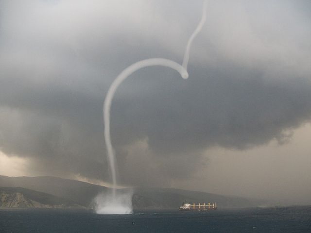 640x480, 15 Kb / Смерч