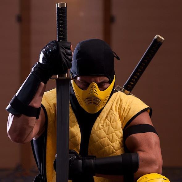 590x590, 39 Kb / игра, mortal kombat, персонаж, скорпион, костюм, мечи