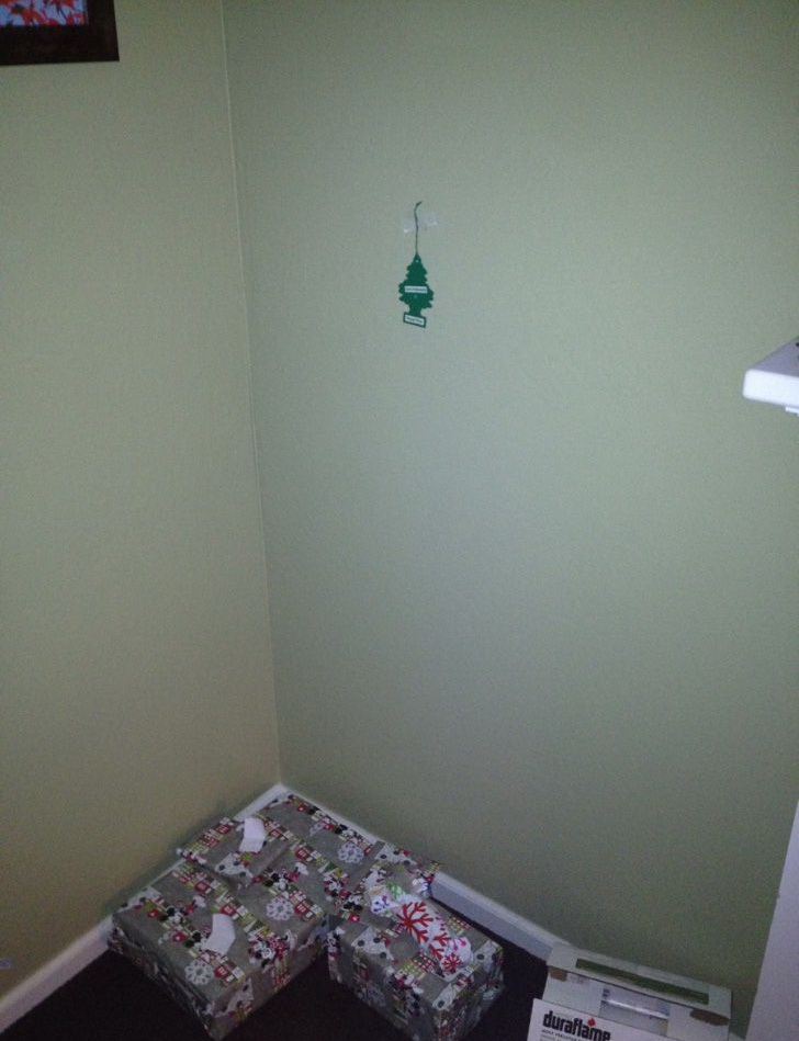 728x949, 140 Kb / елка, подарки, стена