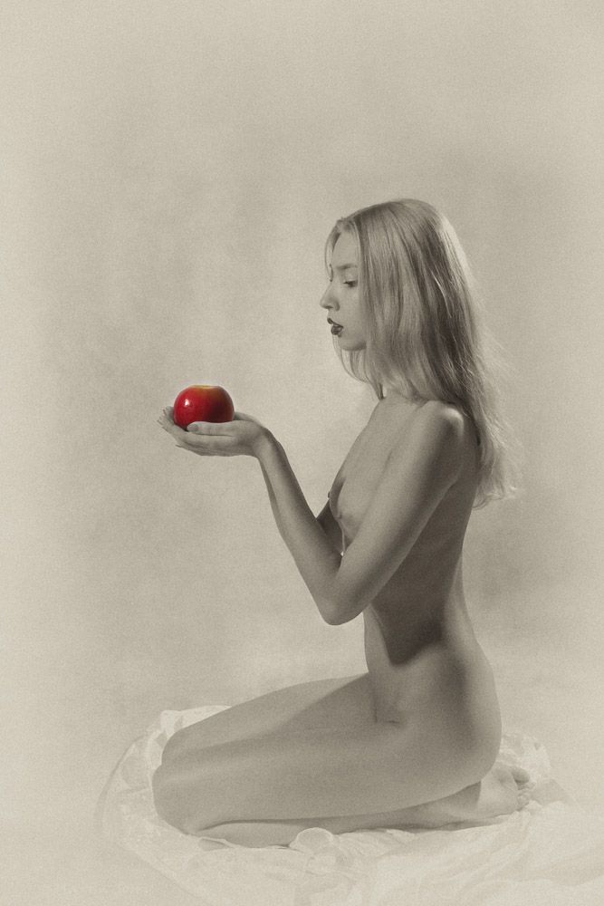 667x1000, 83 Kb / яблоко, ретро, юная