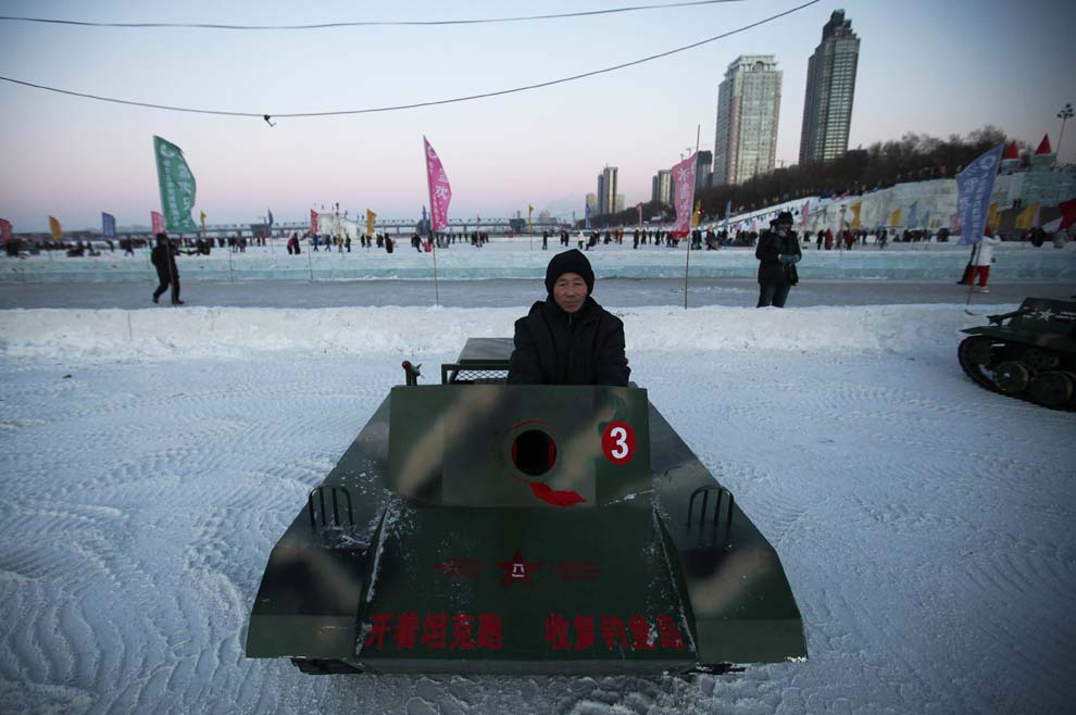 990x658, 85 Kb / танк, китай, зима, фестиваль