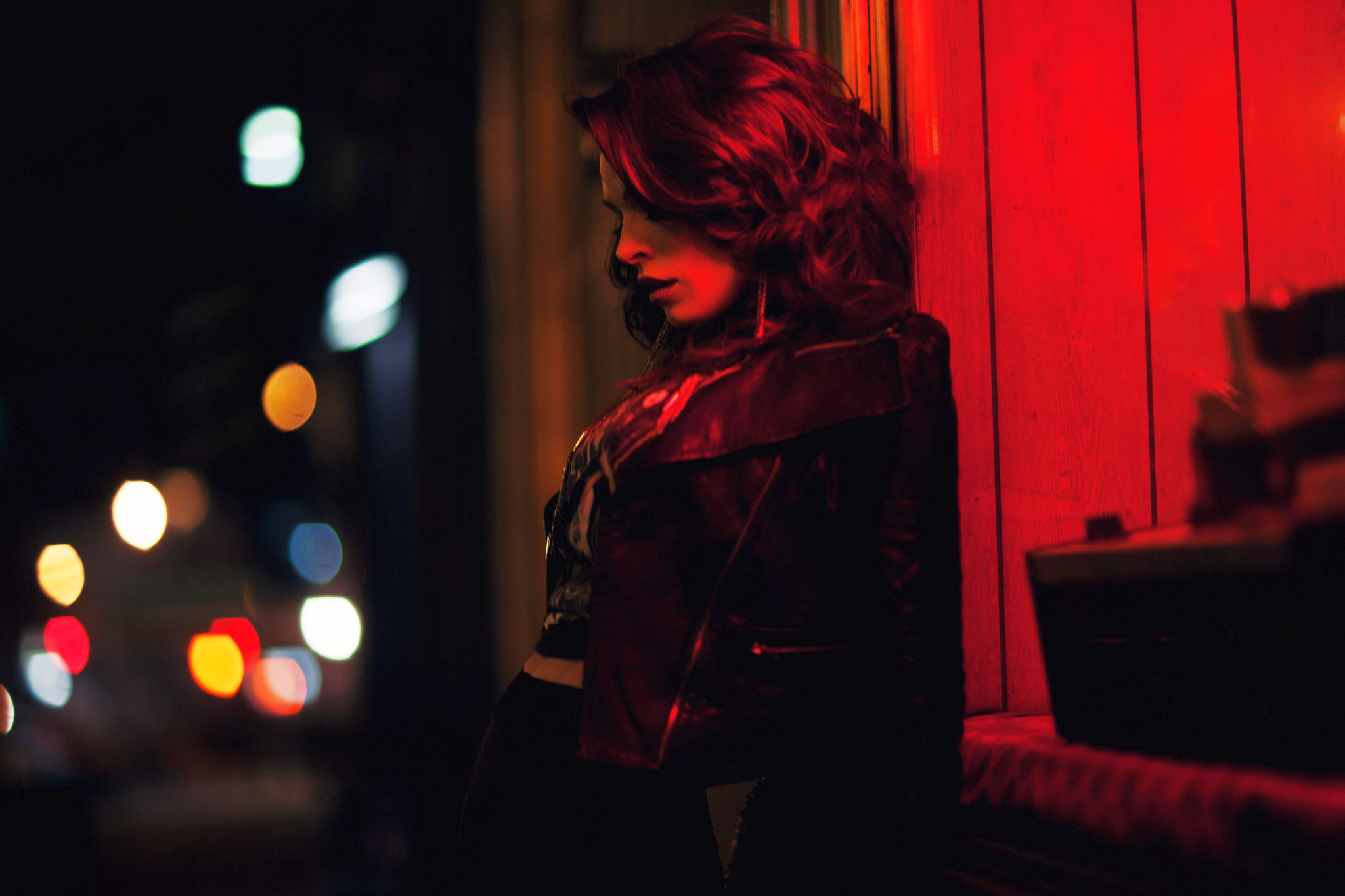 2048x1365, 288 Kb / Ночь, свет, улица, девушка, взгляд