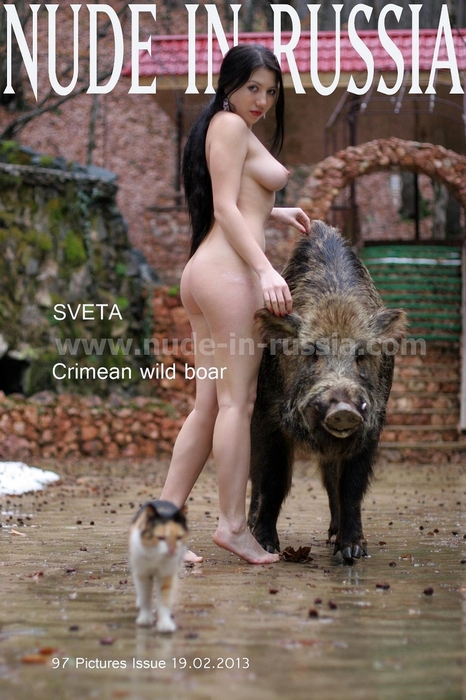 466x700, 280 Kb / nude-in-russia.com, обложка, брюнетка, голая, позирует, возле кабана, нелепость