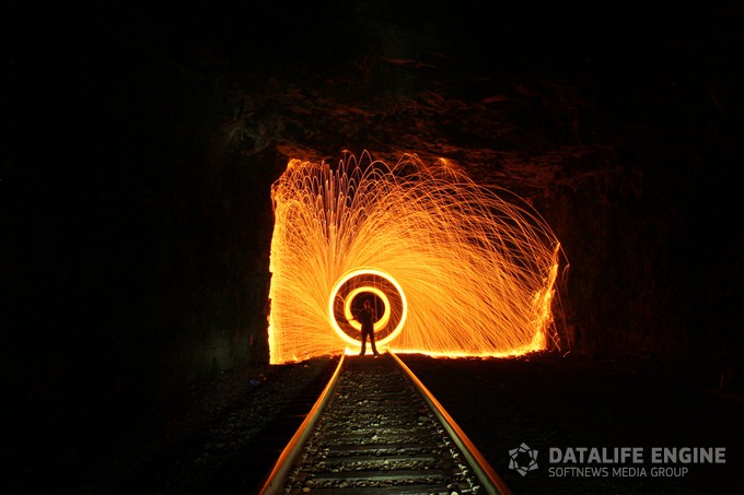 680x453, 60 Kb / световая, картина, искры, тоннель