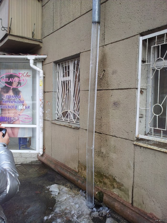 700x933, 189 Kb / Водосток, лед, столб