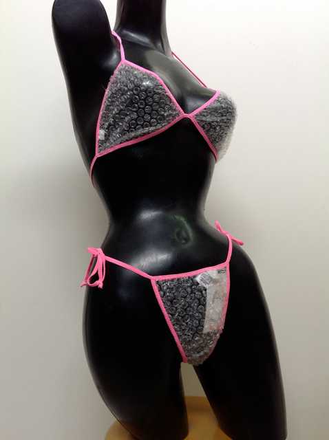 478x640, 17 Kb / манекен, купальник, пупырышки