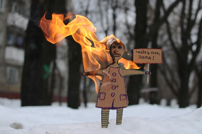648x430, 191 Kb / зима, снег, огонь, чучело, сожжение, пиздец