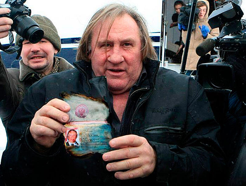 800x606, 96 Kb / депардье, паспорт, обгоревший, фотоаппарат, камера