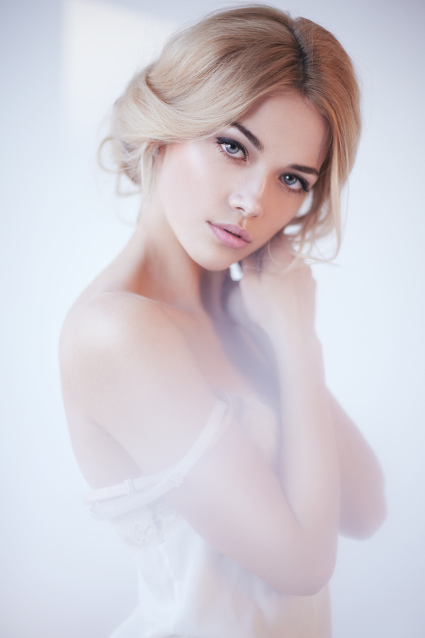 600x900, 158 Kb / блондинка, волосы, взгляд, губы