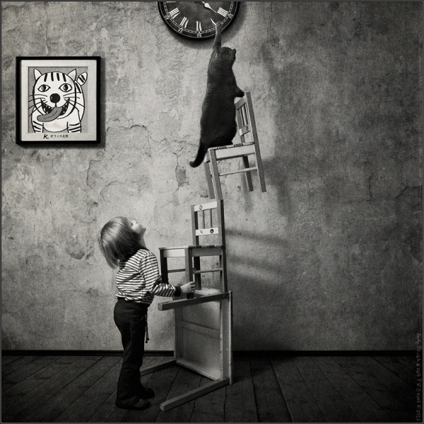 600x600, 155 Kb / кот, стул, часы, ребенок