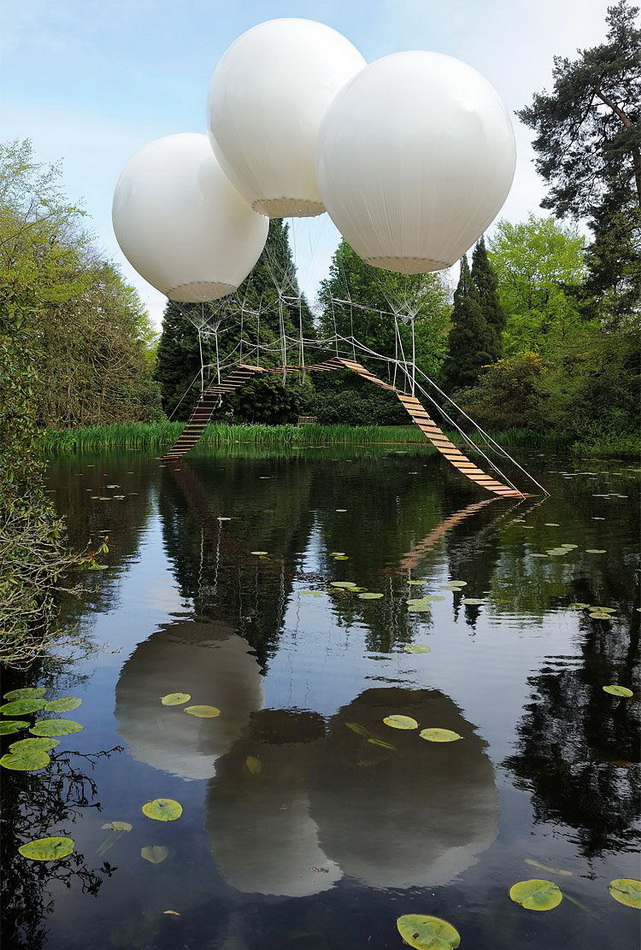 641x950, 280 Kb / мост, шары, пруд