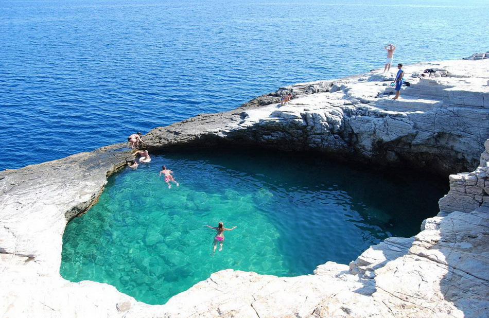 950x618, 284 Kb / вода, скала, озеро, греция