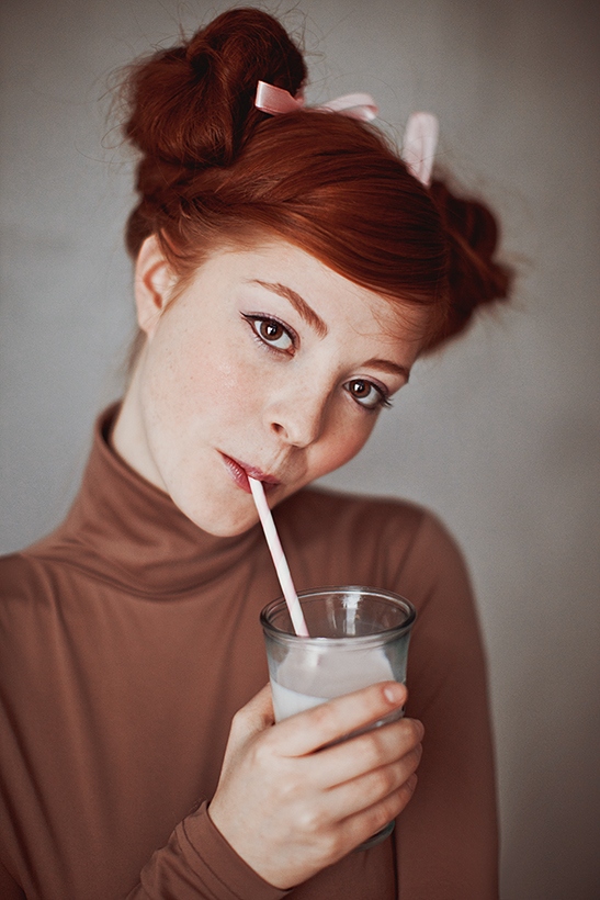 547x820, 222 Kb / рыжая, коктейль, сломинка