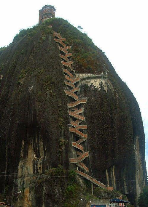 499x699, 58 Kb / лестница, гора, Гуатапе, Guatape, Колумбия