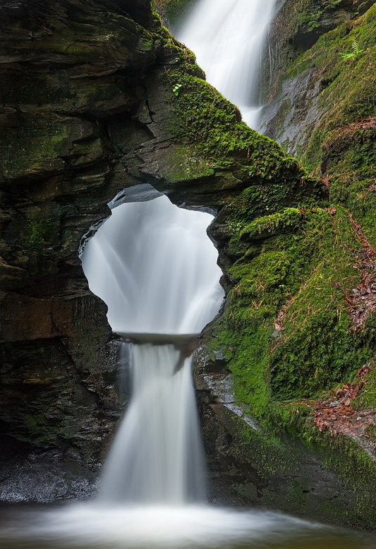 533x778, 209 Kb / водопад, скала