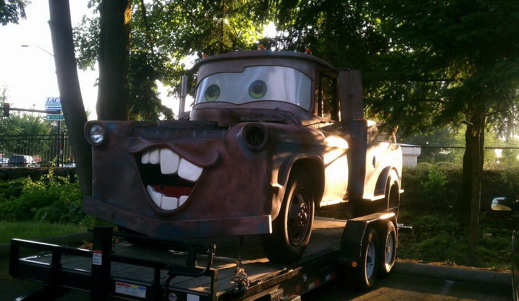 1049x609, 241 Kb / метр, тачки, скульптура