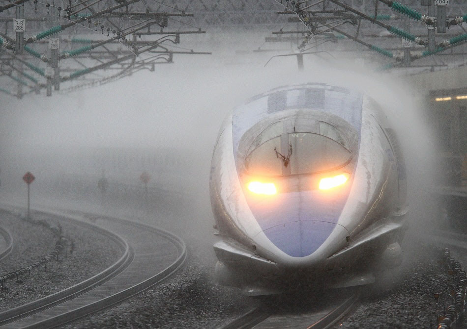 950x671, 127 Kb / поезд, фары, глаза, хищник