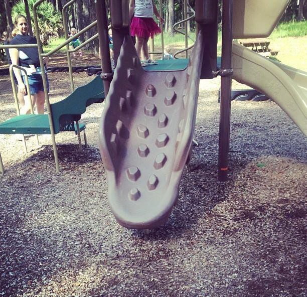 612x592, 154 Kb / горка, попаболь, детство