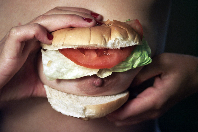 800x534, 132 Kb / булка, салат, помидор, сиська