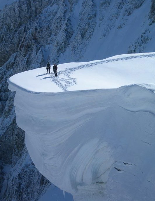 531x688, 100 Kb / снег, скала, франция