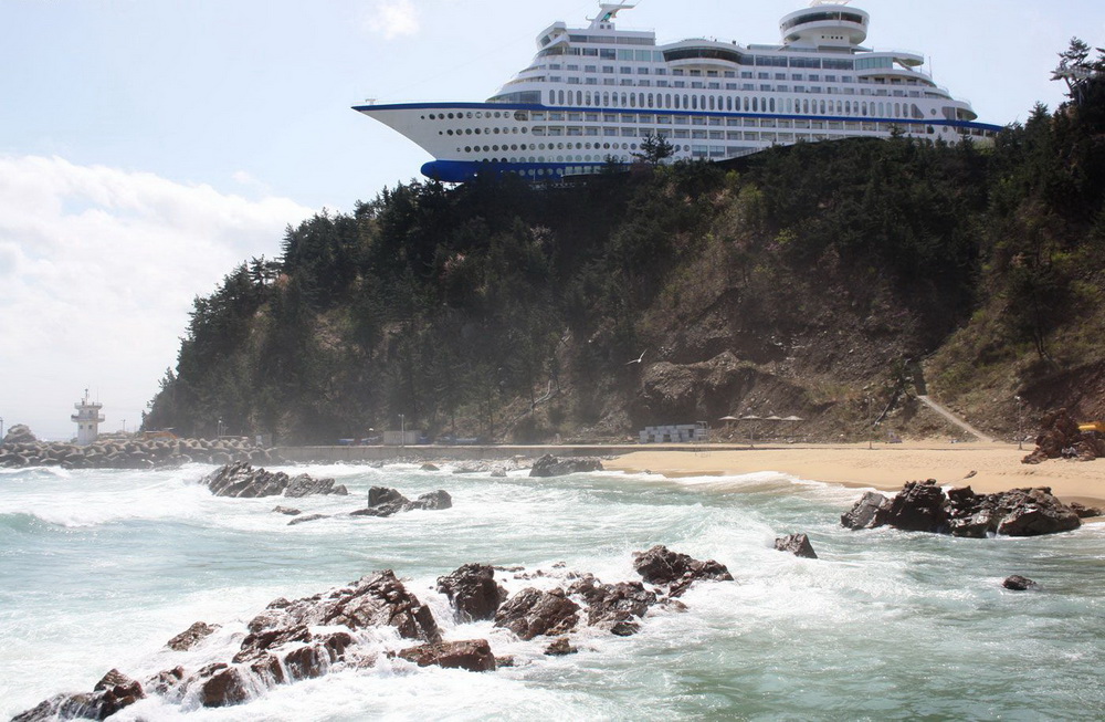 1000x653, 250 Kb / отель, корабль, скала, море