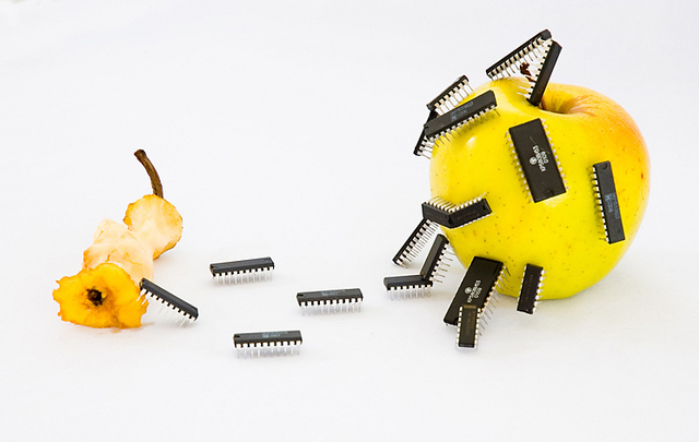 640x405, 118 Kb / микрочип, яблоко, жрут