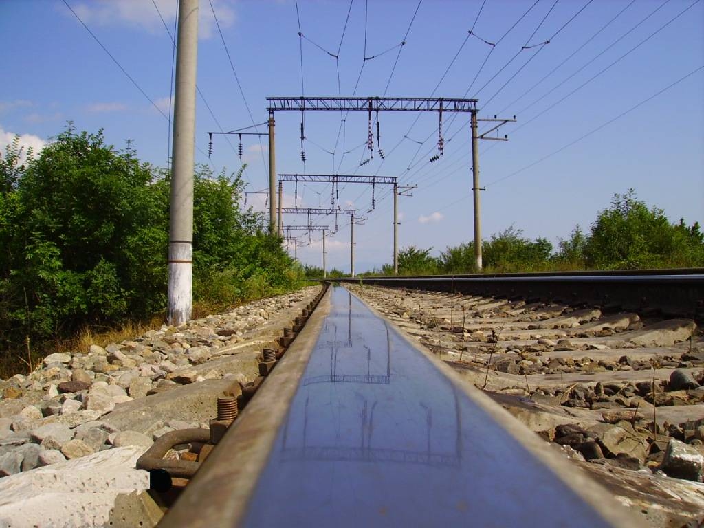 1024x768, 126 Kb / рельсы, дорога, глянец