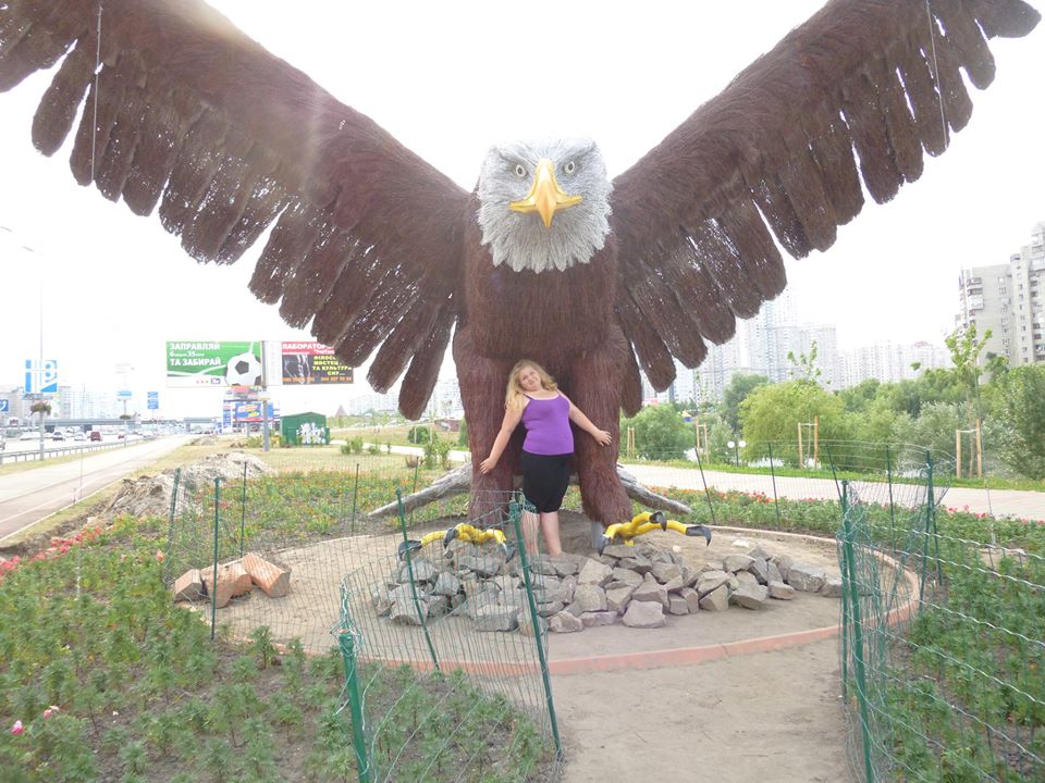 960x720, 130 Kb / орёл, камни, город