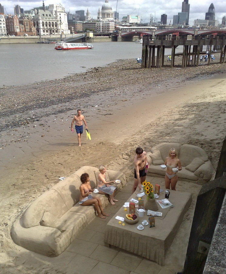 745x900, 278 Kb / пляж, песок, диван, река