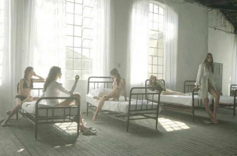 800x527, 87 Kb / палата, солнце, окна, кровати, девушки