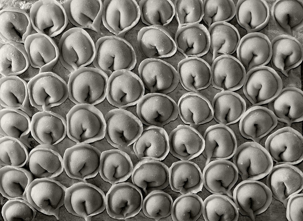 990x722, 295 Kb / пельмени, ч/б