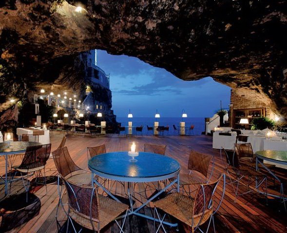 589x478, 129 Kb / грот, италия, отель, пещера, скала