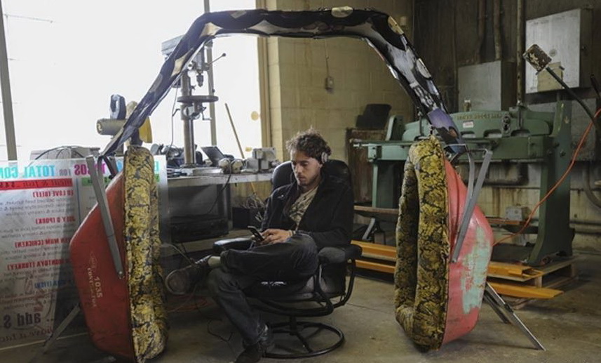 857x517, 138 Kb / наушники, кресло, станок