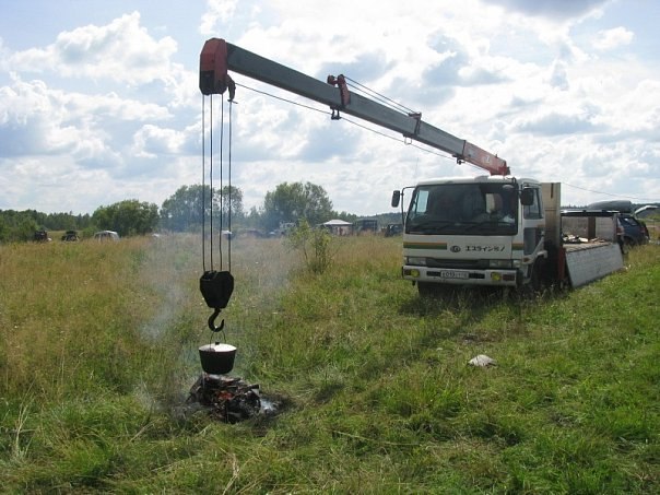 604x453, 72 Kb / котелок, кран, костер