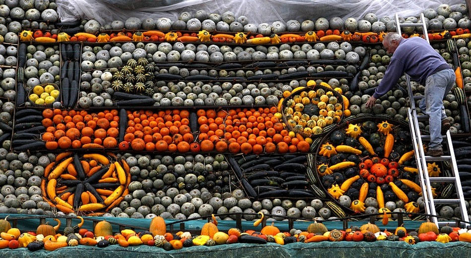 949x521, 287 Kb / рынок, овощи, выкладка, лестница